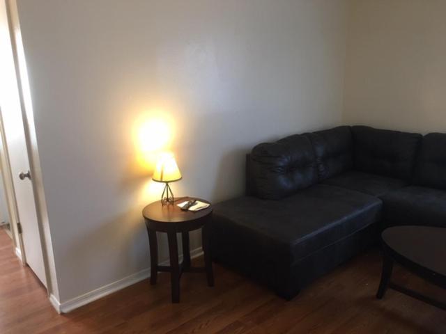 לאוטון Fully Furnished Two Bedroom Apartment מראה חיצוני תמונה