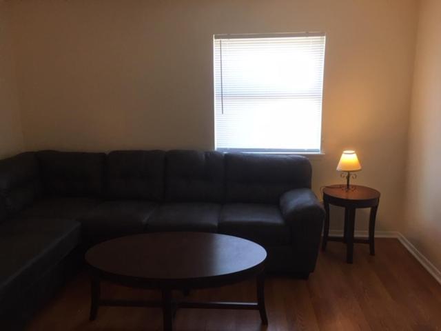 לאוטון Fully Furnished Two Bedroom Apartment מראה חיצוני תמונה